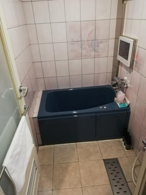 ティファナイン(豊島区/ラブホテル)の写真『402号室、浴室。狭いので二人だとキツイです』by らくたろう