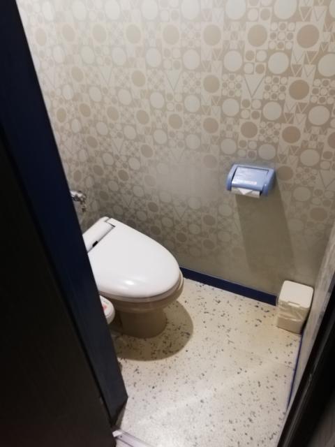 ティファナイン(豊島区/ラブホテル)の写真『402号室、トイレ』by らくたろう