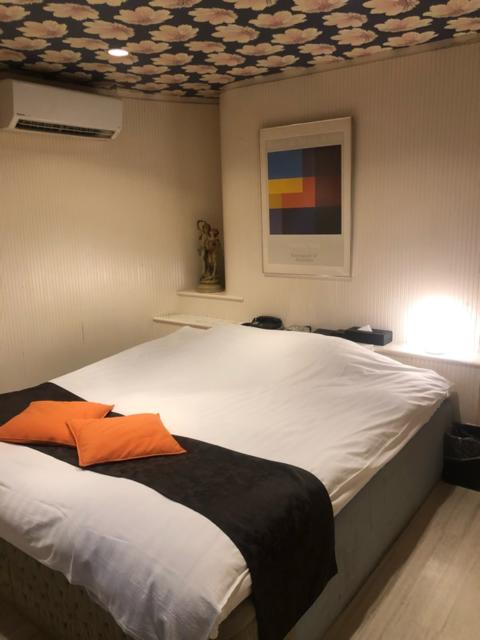 ホテル　エイト(新宿区/ラブホテル)の写真『302号室　ベッド』by hello_sts