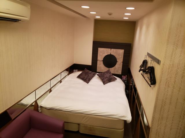 HOTEL EXE（エグゼ）(台東区/ラブホテル)の写真『313号室　ベッドの高さに鏡メンバーになっています』by 洋平君