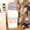 HOTEL LOHAS(墨田区/ラブホテル)の写真『905号室（ウォーターサーバー）』by 格付屋