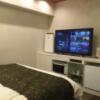 HOTEL P-DOOR（ホテルピードア）(台東区/ラブホテル)の写真『202号室　ソファから見た室内』by ACB48