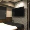 Hotel BaliBali(バリバリ)池袋(豊島区/ラブホテル)の写真『401号室　ソファ側から見た室内』by ACB48