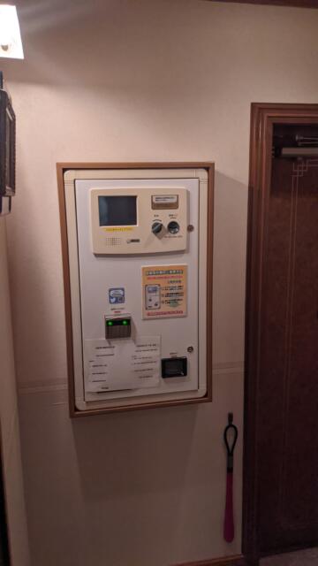 HOTEL ZIP'S(川口市/ラブホテル)の写真『402号室 自動料金支払機』by クワッグ