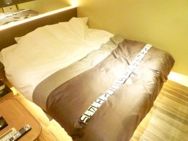 HOTEL SENSE(センス)(新宿区/ラブホテル)の写真『402号室（ベッド幅150㎝）』by 格付屋