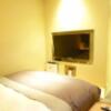 HOTEL SENSE(センス)(新宿区/ラブホテル)の写真『402号室（部屋奥から入口横方向）』by 格付屋