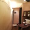 CHECK INN BALI(豊島区/ラブホテル)の写真『202号室 部屋奥から玄関。ベッドは右側。電子レンジ、ポット、インスタントコーヒーあり。』by 愛だけでできている
