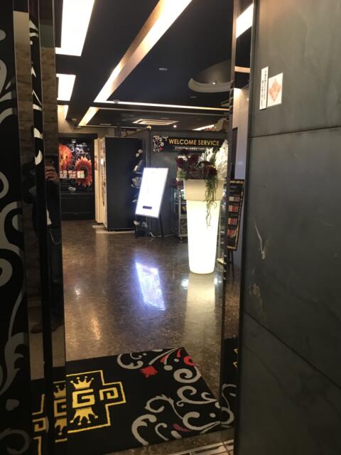 新宿ジャルディーノ(新宿区/ラブホテル)の写真『入口から見たエントランス』by 少佐