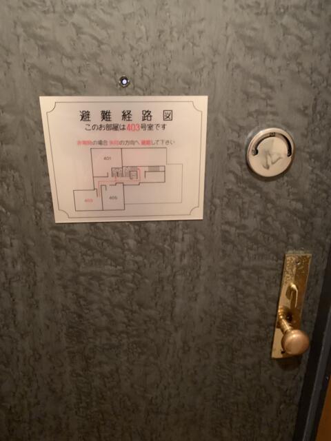 HOTEL D CUBE（Dキューブ）(豊島区/ラブホテル)の写真『403号室　玄関（避難経路図）』by 鶯谷人