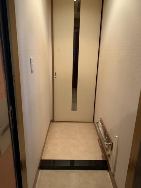 HOTEL D CUBE（Dキューブ）(豊島区/ラブホテル)の写真『403号室　玄関』by 鶯谷人
