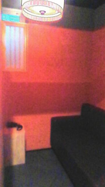 HOTEL SENSE(センス)(新宿区/ラブホテル)の写真『ホテル内の部屋空き待ち待合室(利用部屋番号：202号室)』by クロマグロ