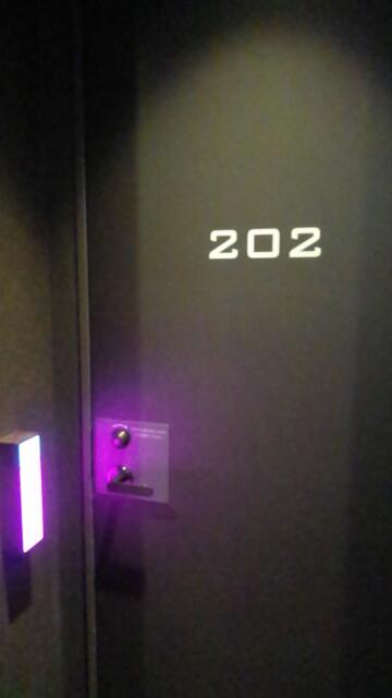 HOTEL SENSE(センス)(新宿区/ラブホテル)の写真『部屋前の扉(利用部屋番号：202号室)』by クロマグロ