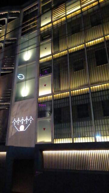 HOTEL SENSE(センス)(新宿区/ラブホテル)の写真『夜の外観(利用部屋番号：202号室)』by クロマグロ