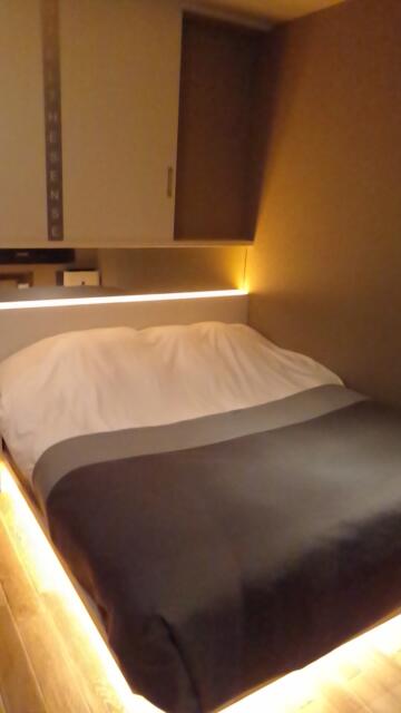 HOTEL SENSE(センス)(新宿区/ラブホテル)の写真『ベッド(利用部屋番号：202号室)』by クロマグロ