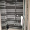 ホテル エリアス(豊島区/ラブホテル)の写真『212号室 トイレの隣り(洗面所の向かい)がバスルーム。シャワーのみの部屋。』by なめろう