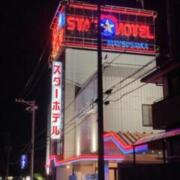 スターホテル 松阪(松阪市/ラブホテル)の写真『夜の外観』by まさおJリーグカレーよ