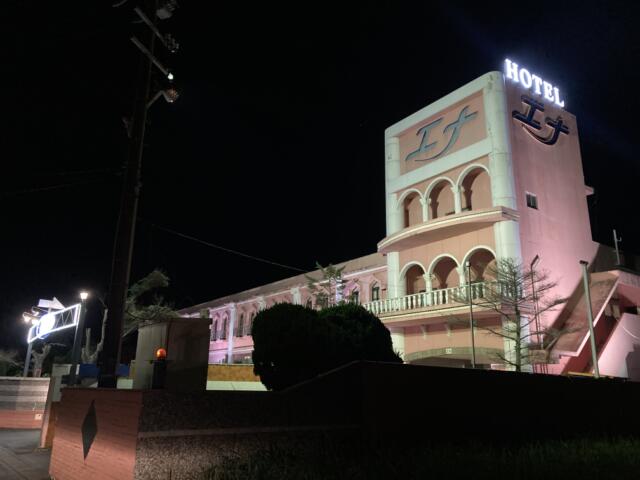 ホテル K'S エナ(浜松市/ラブホテル)の写真『夜の外観』by まさおJリーグカレーよ