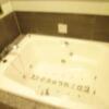 GRAND CHARIOT(グランシャリオ)(新宿区/ラブホテル)の写真『410号室（浴槽幅100㎝（ペットボトル5本分）ジャグジーTV付き）』by 格付屋