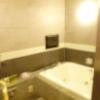 GRAND CHARIOT(グランシャリオ)(新宿区/ラブホテル)の写真『410号室（浴室入口から）』by 格付屋