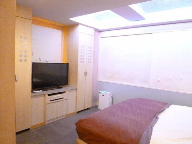 GRAND CHARIOT(グランシャリオ)(新宿区/ラブホテル)の写真『410号室（入口横から部屋奥方向）』by 格付屋