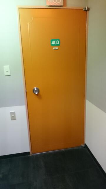 ミンク町田(相模原市/ラブホテル)の写真『403号室のドア』by angler