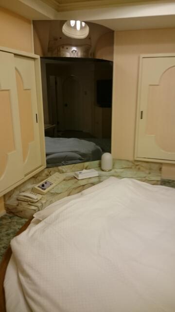 ミンク町田(相模原市/ラブホテル)の写真『403号室のベッド 頭側に鏡』by angler