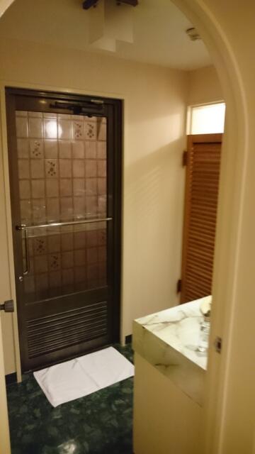 ミンク町田(相模原市/ラブホテル)の写真『403号室の浴室側のつくり。』by angler