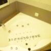 GRAND CHARIOT(グランシャリオ)(新宿区/ラブホテル)の写真『403号室（浴槽幅100㎝（ペットボトル5本分）ジャグジー）』by 格付屋