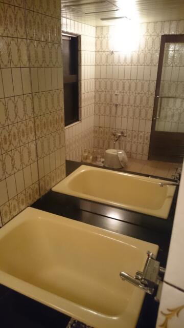 ミンク町田(相模原市/ラブホテル)の写真『307号室の浴槽 奥に鏡。湯を張るとくもって見えない。(^^ゞ。』by angler