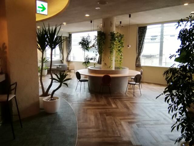 セッティングザシーン厚木(厚木市/ラブホテル)の写真『待合室は、ｵｰﾌﾟﾝｽﾍﾟｰｽで広いです。(20,12)』by キジ