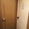アランド新宿(新宿区/ラブホテル)の写真『210号室の玄関(右は廊下・左はトイレ)』by 少佐