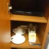 ミンク町田(相模原市/ラブホテル)の写真『205号室のテレビ下の茶器類』by angler