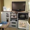 ホテルスペランザ(豊島区/ラブホテル)の写真『105号室 テレビ、食器類、電子レンジ、販売用冷蔵庫』by なめろう