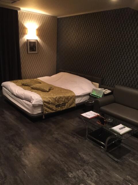 アニバーサリー(八王子市/ラブホテル)の写真『305号室、部屋は広くて開放感があります。』by こばじゃ