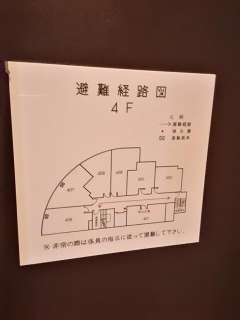 ティアラ(川崎市川崎区/ラブホテル)の写真『避難経路図と、各部屋の形です。(402号室利用。20,12)』by キジ
