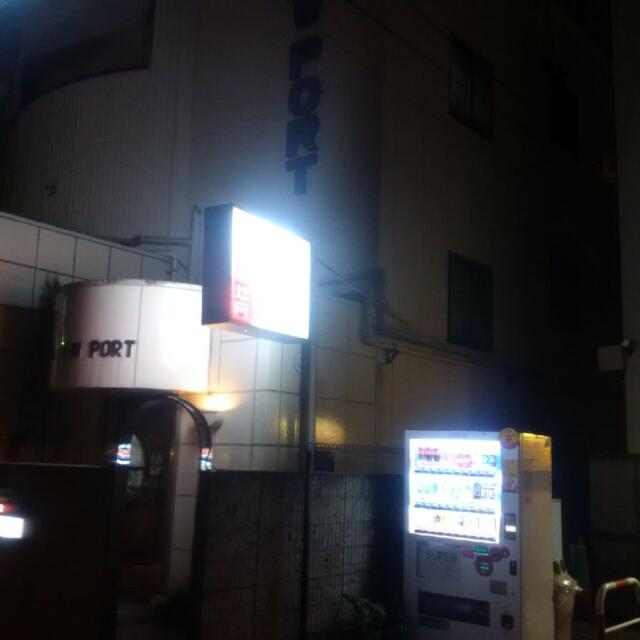 ニューポート(立川市/ラブホテル)の写真『入口（夜）』by 市