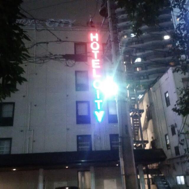 ホテルシティ(立川市/ラブホテル)の写真『全景（夜）』by 市