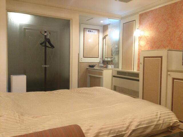 ホテル パル新宿店(新宿区/ラブホテル)の写真『305号室 ソファから見た室内』by ACB48