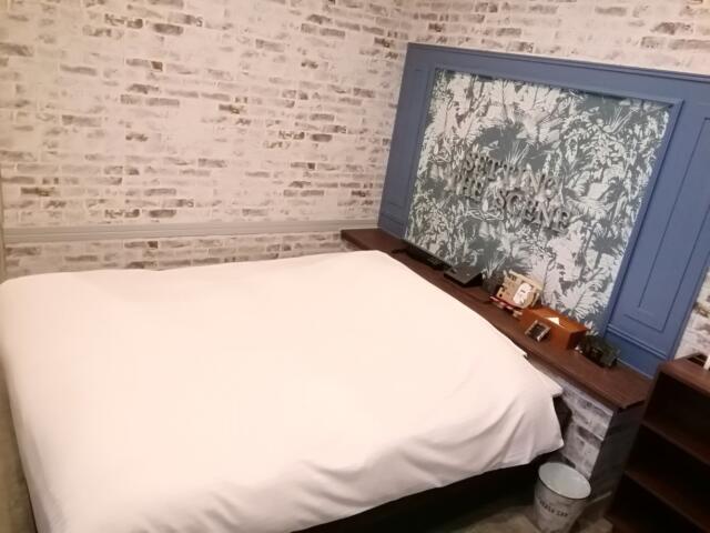 セッティングザシーン厚木(厚木市/ラブホテル)の写真『ベッドです。(203号室利用。20,12)』by キジ