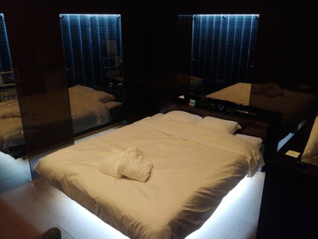 HOTEL ザ・ウエスト(八王子市/ラブホテル)の写真『307号室ベッドルーム。改装して雰囲気変わってました。』by すぬすぬ（運営スタッフ）