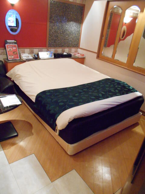 拾参番館(国立市/ラブホテル)の写真『307号室、ベッド』by もんが～