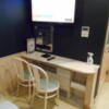 IMAGE２(立川市/ラブホテル)の写真『403号室、テレビとテーブル＆チェアー』by もんが～