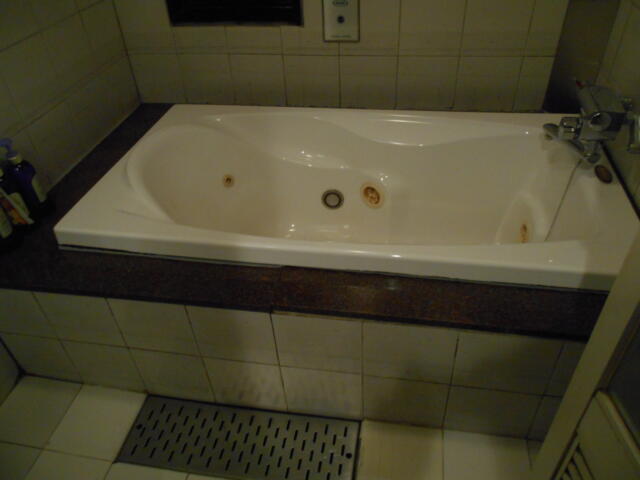 IMAGE２(立川市/ラブホテル)の写真『403号室、浴槽』by もんが～