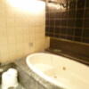 HOTEL AILU(アイル)(豊島区/ラブホテル)の写真『407号室（浴室入口から）』by 格付屋