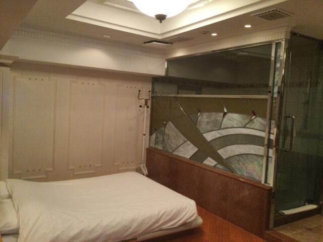 HOTEL CEAN新宿（セアン）(新宿区/ラブホテル)の写真『302号室 ソファから見た室内』by ACB48