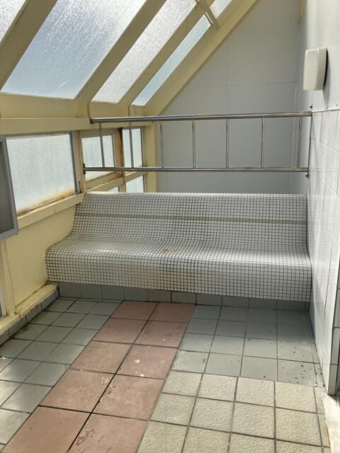 ア・プレスト(浜松市/ラブホテル)の写真『31号室プール横スペース』by 一刀流