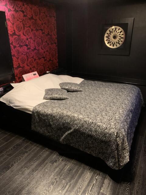 HOTEL SARA SWEET（サラスイート）(久喜市/ラブホテル)の写真『304号室　ベッド』by mee
