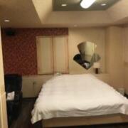 Bora Bora（ボラボラ）(大阪市/ラブホテル)の写真『306号室ベット奥にマッサージ機撮ってる場所はソファーから』by まんさんです