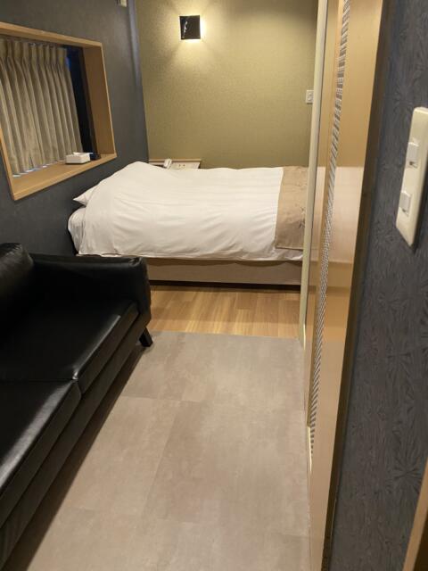 HOTEL 風々(ふふ)(新宿区/ラブホテル)の写真『213号室（右手前から奥）』by こねほ