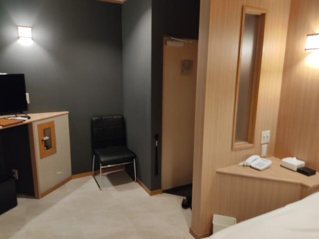 HOTEL 風々(ふふ)(新宿区/ラブホテル)の写真『102号室　奥から入口』by ところてんえもん